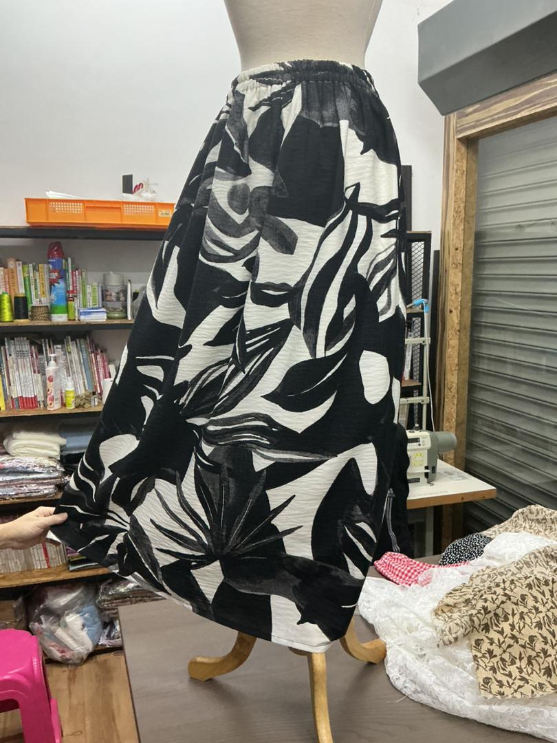 The "Noir Bloom" Maxi Skirt