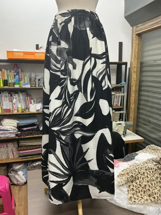 The "Noir Bloom" Maxi Skirt